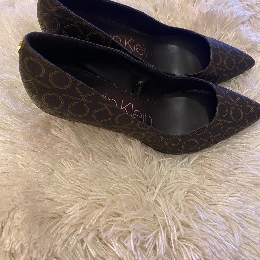 Calvin Klein Brown Heeled Shoes with Classic Design - Picture 3 of 8